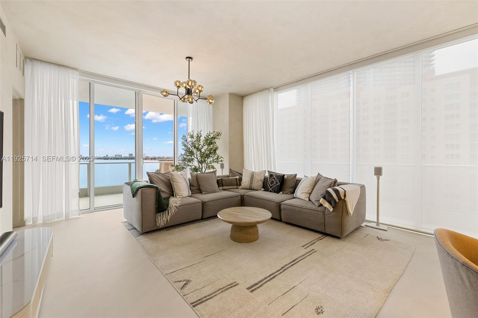 PARAMOUNT BAY CONDO - Residential