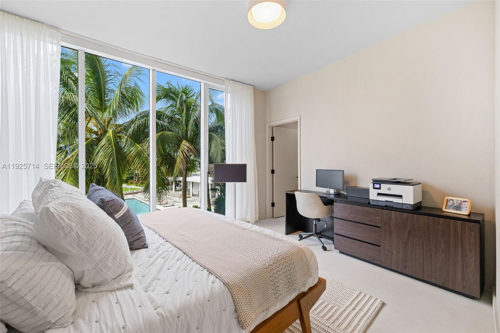 PARAMOUNT BAY CONDO - Residential