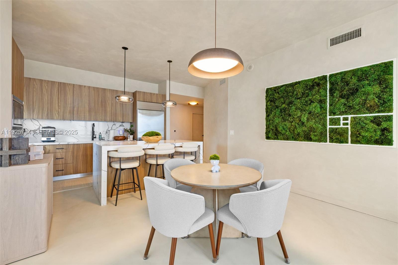 PARAMOUNT BAY CONDO - Residential