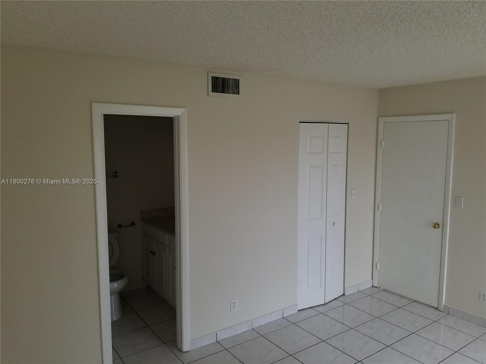 LAKESHORE AT UNIVERSITY P - Residential