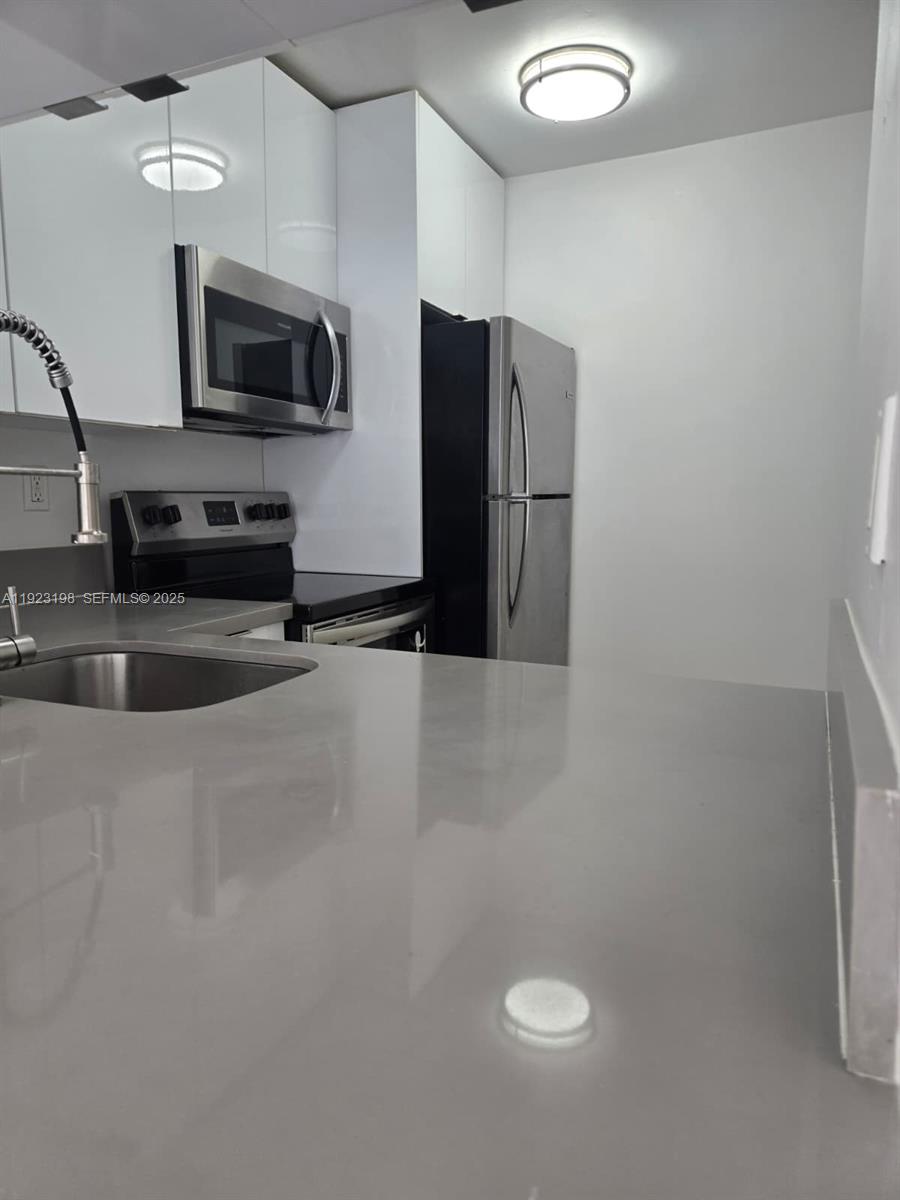 488 NW 165th St Rd B-210