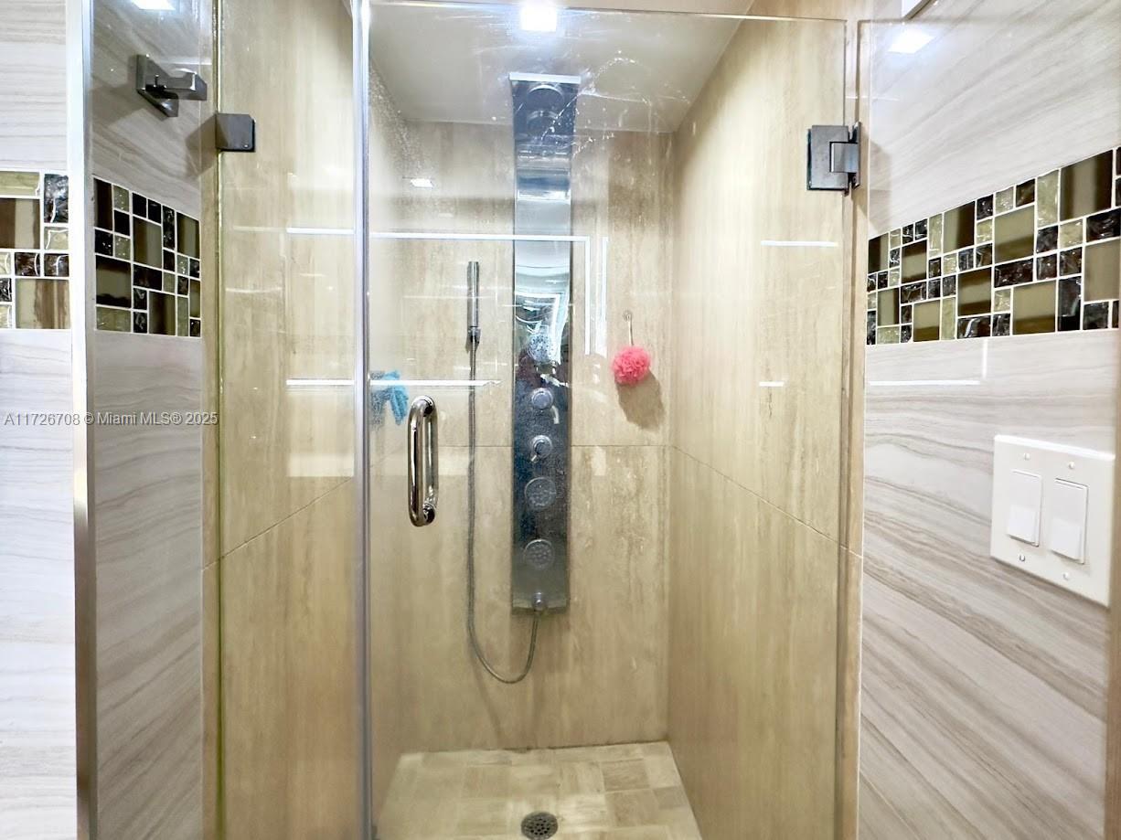 SUMMIT CONDO - Residential