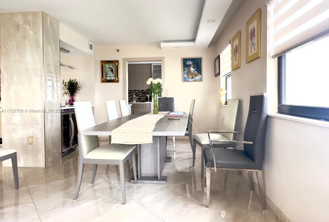 SUMMIT CONDO - Residential