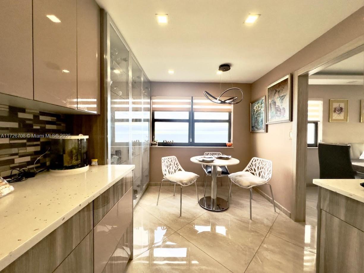 SUMMIT CONDO - Residential