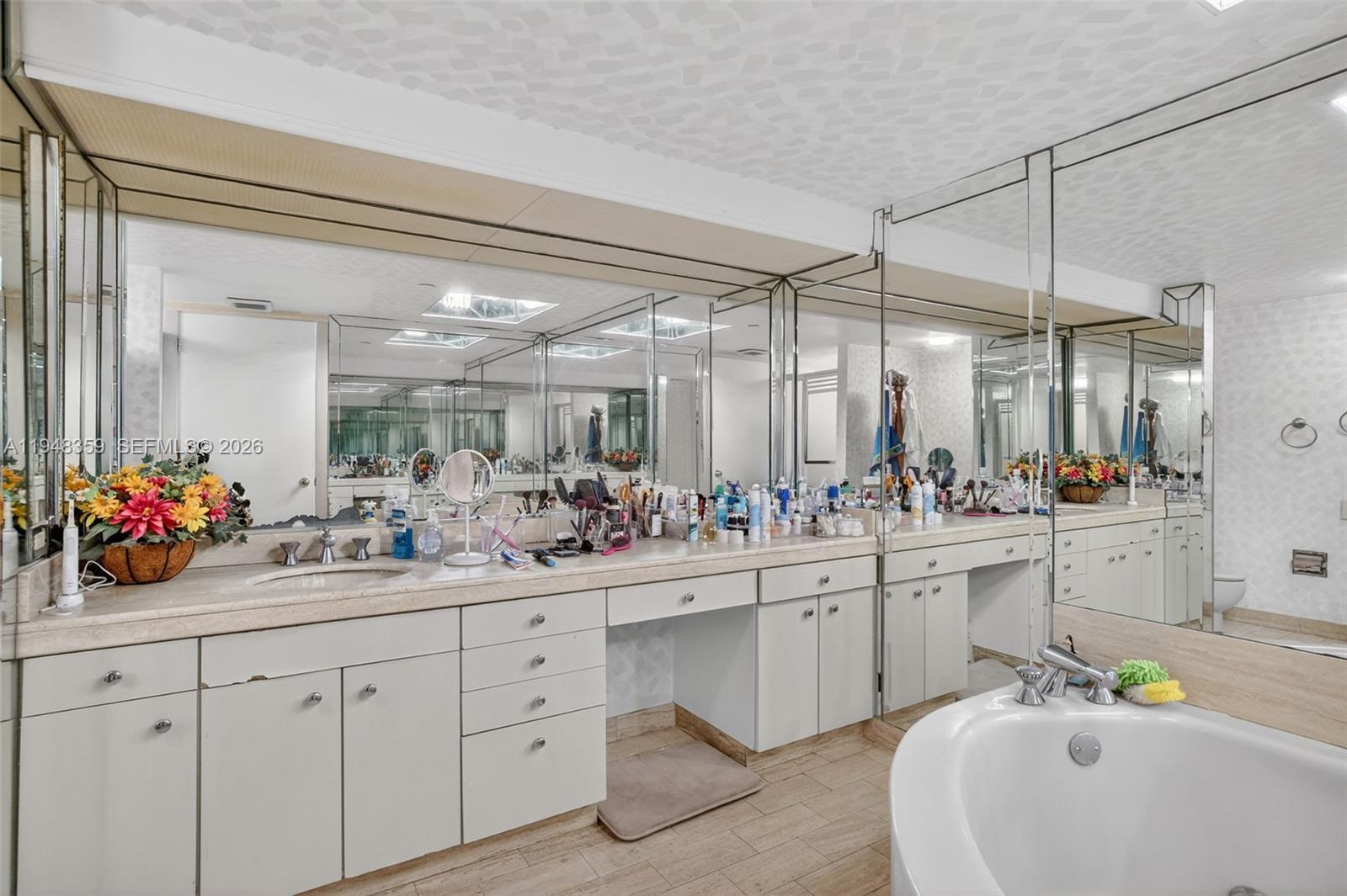 TURNBERRY TOWERS CONDO - Residential