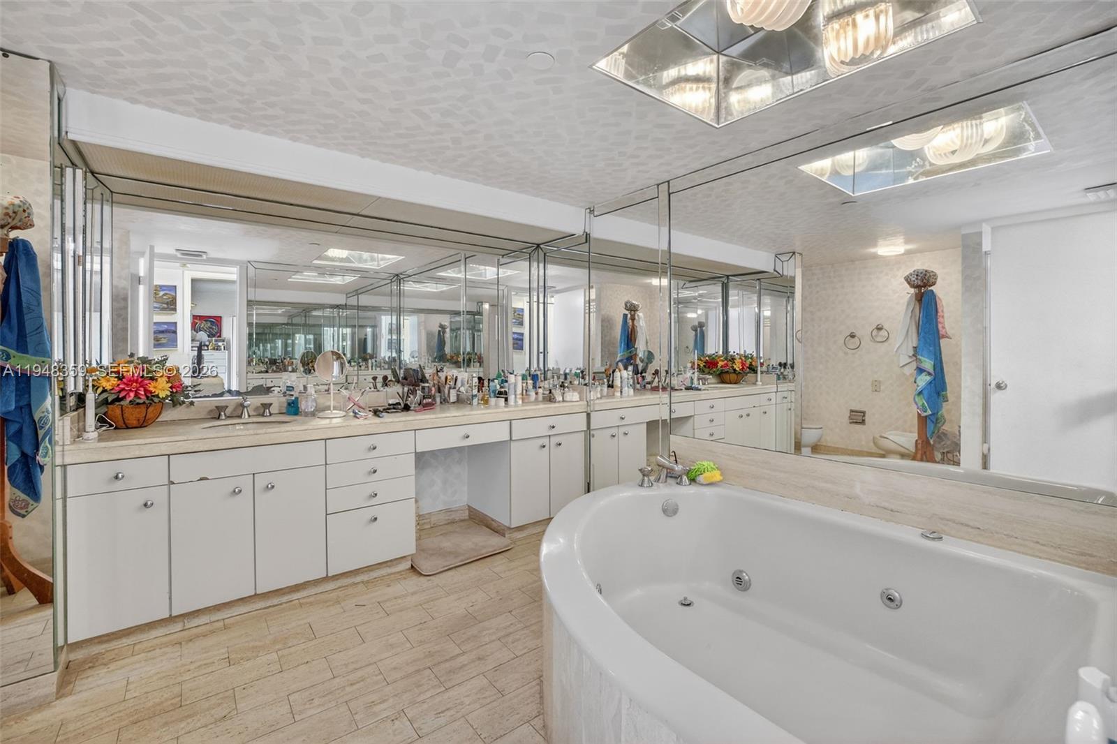 TURNBERRY TOWERS CONDO - Residential