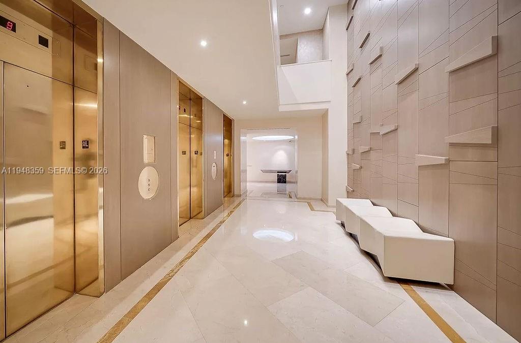 TURNBERRY TOWERS CONDO - Residential