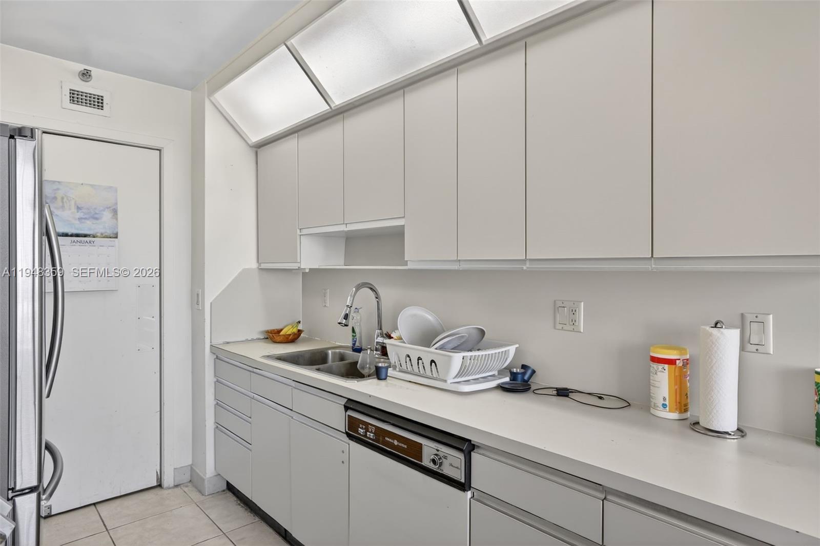 TURNBERRY TOWERS CONDO - Residential