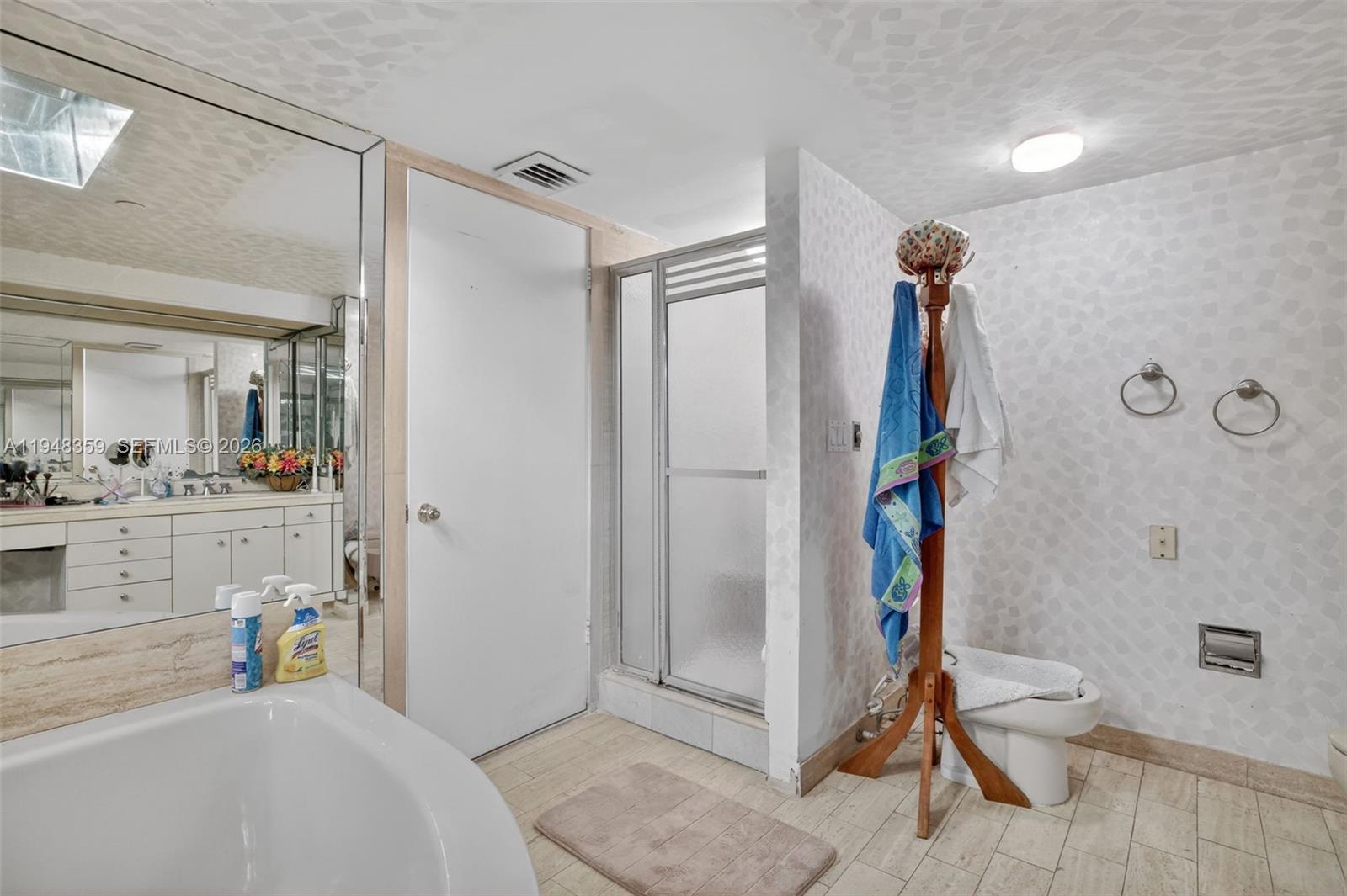 TURNBERRY TOWERS CONDO - Residential