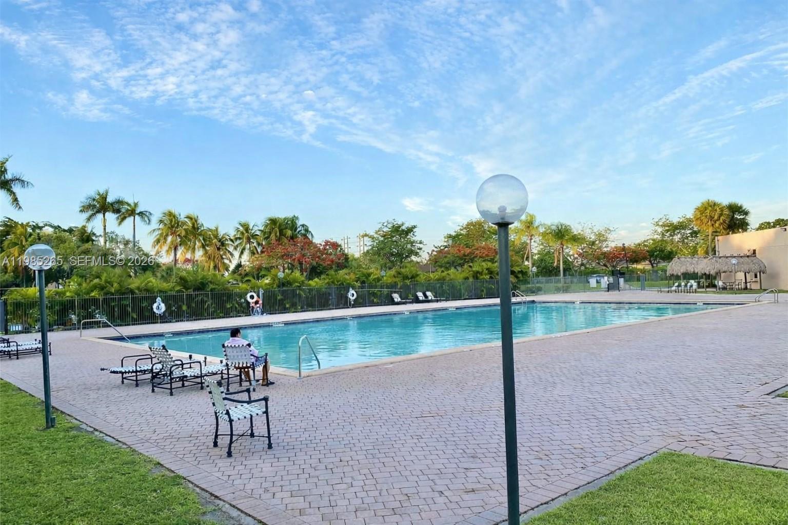 HORIZONS WEST CONDO #4 - Residential