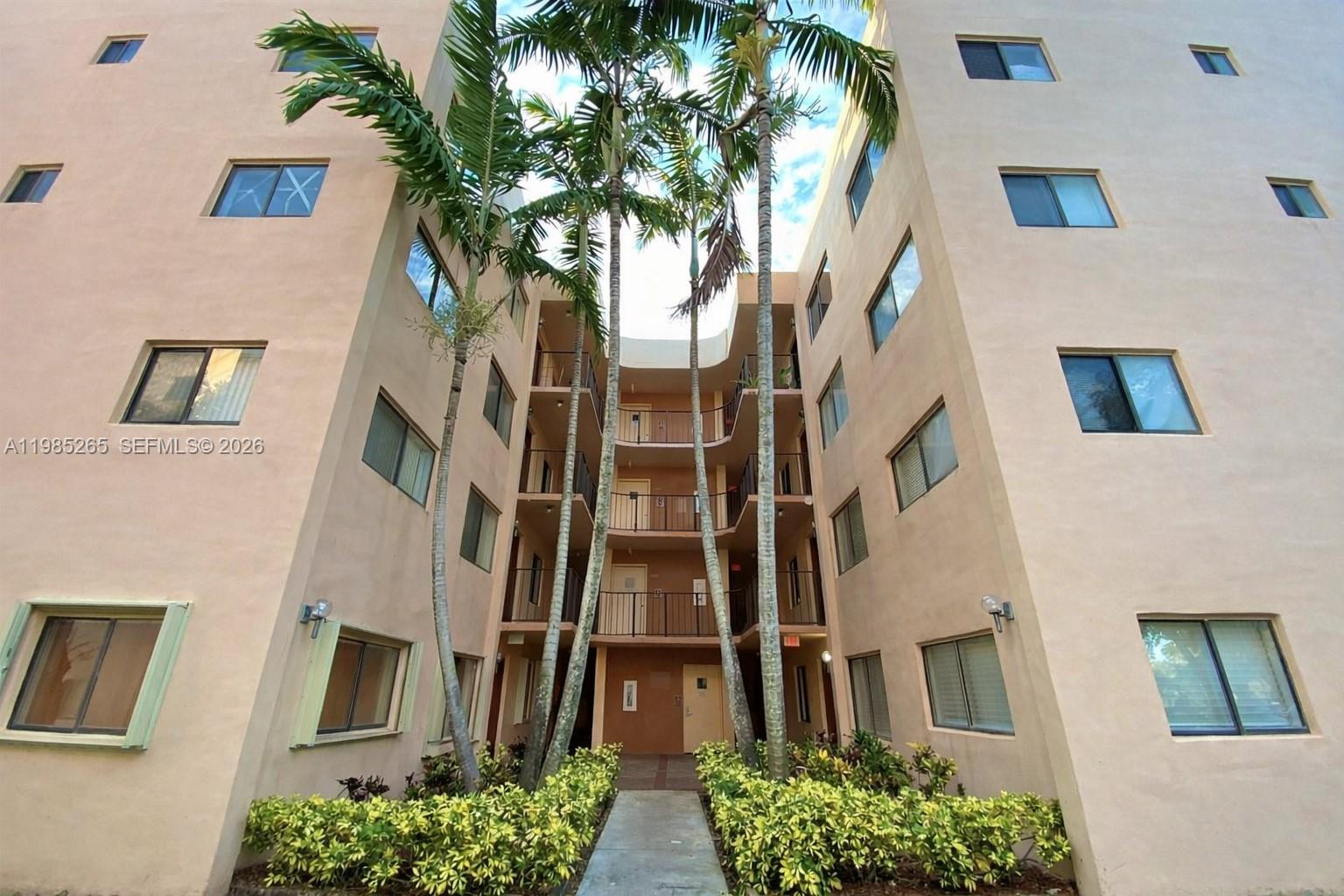 HORIZONS WEST CONDO #4 - Residential