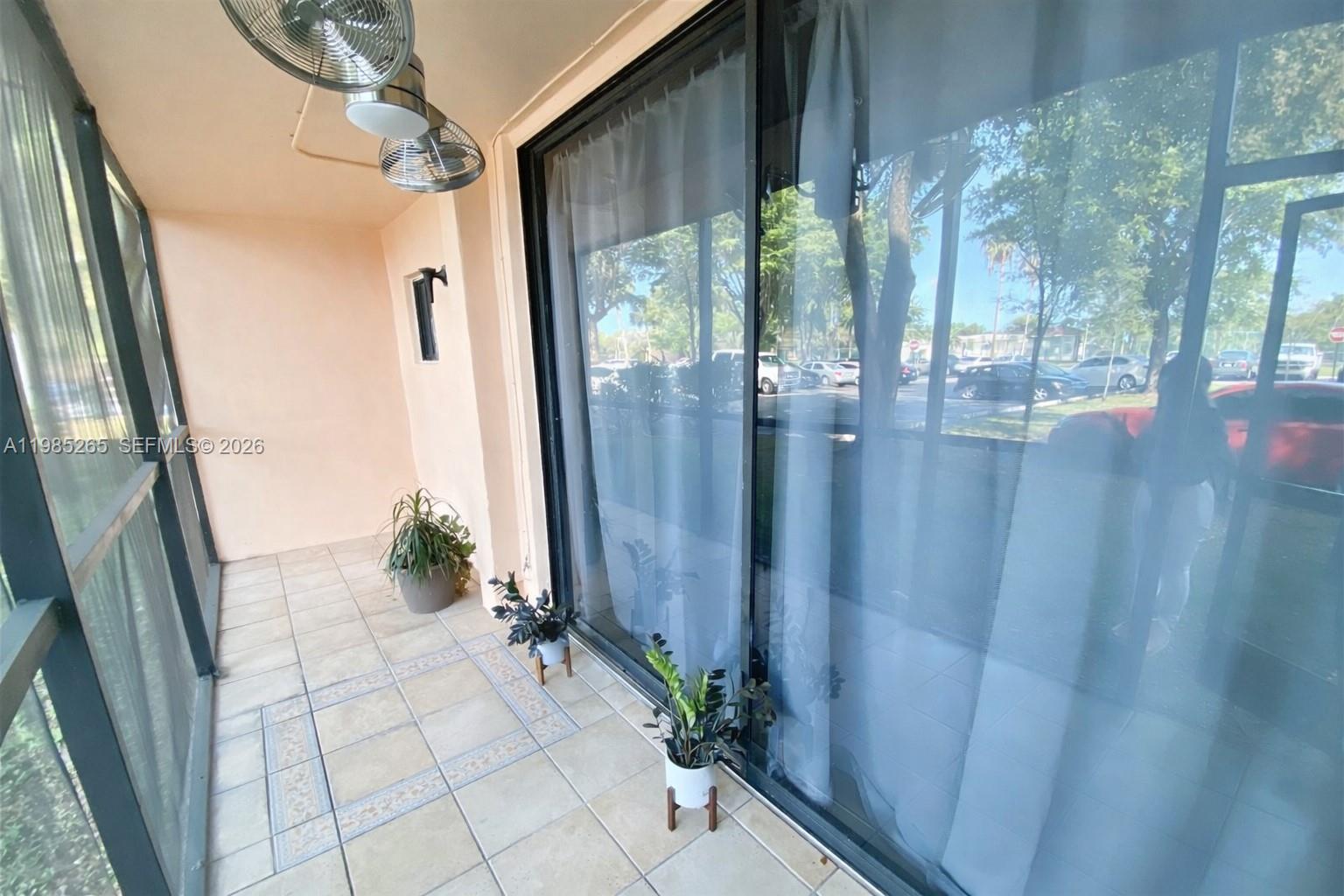 HORIZONS WEST CONDO #4 - Residential