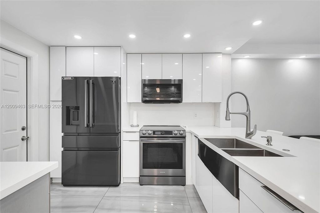 Photo of 5260 NW 11th St #201, Plantation, FL 33313 (MLS # A12009463)