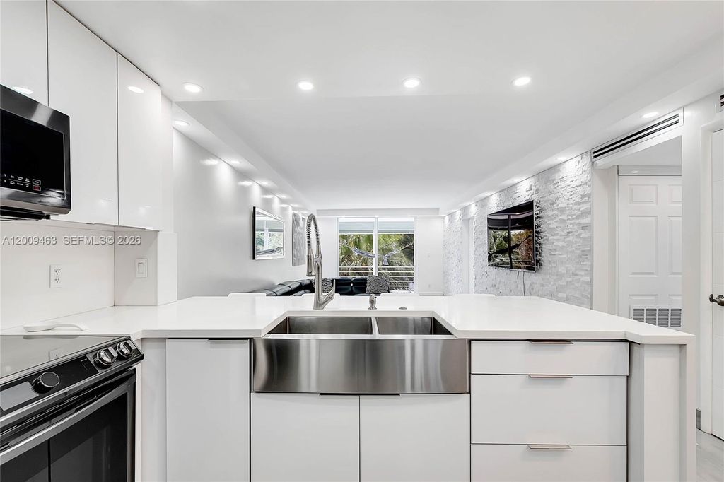 Photo of 5260 NW 11th St #201, Plantation, FL 33313 (MLS # A12009463)