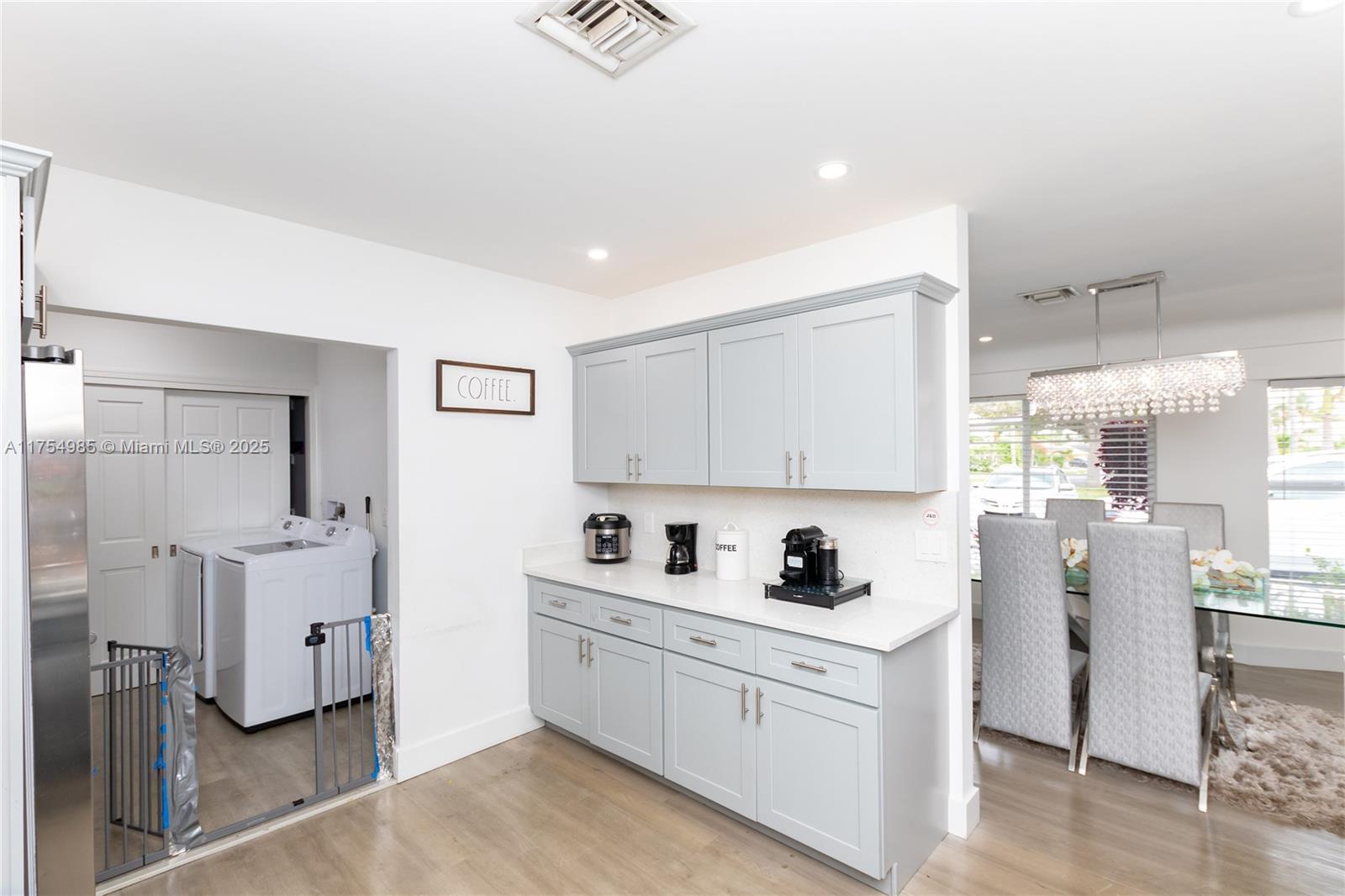 COUNTRY CLUB VILLAGE SEC - Residential Lease