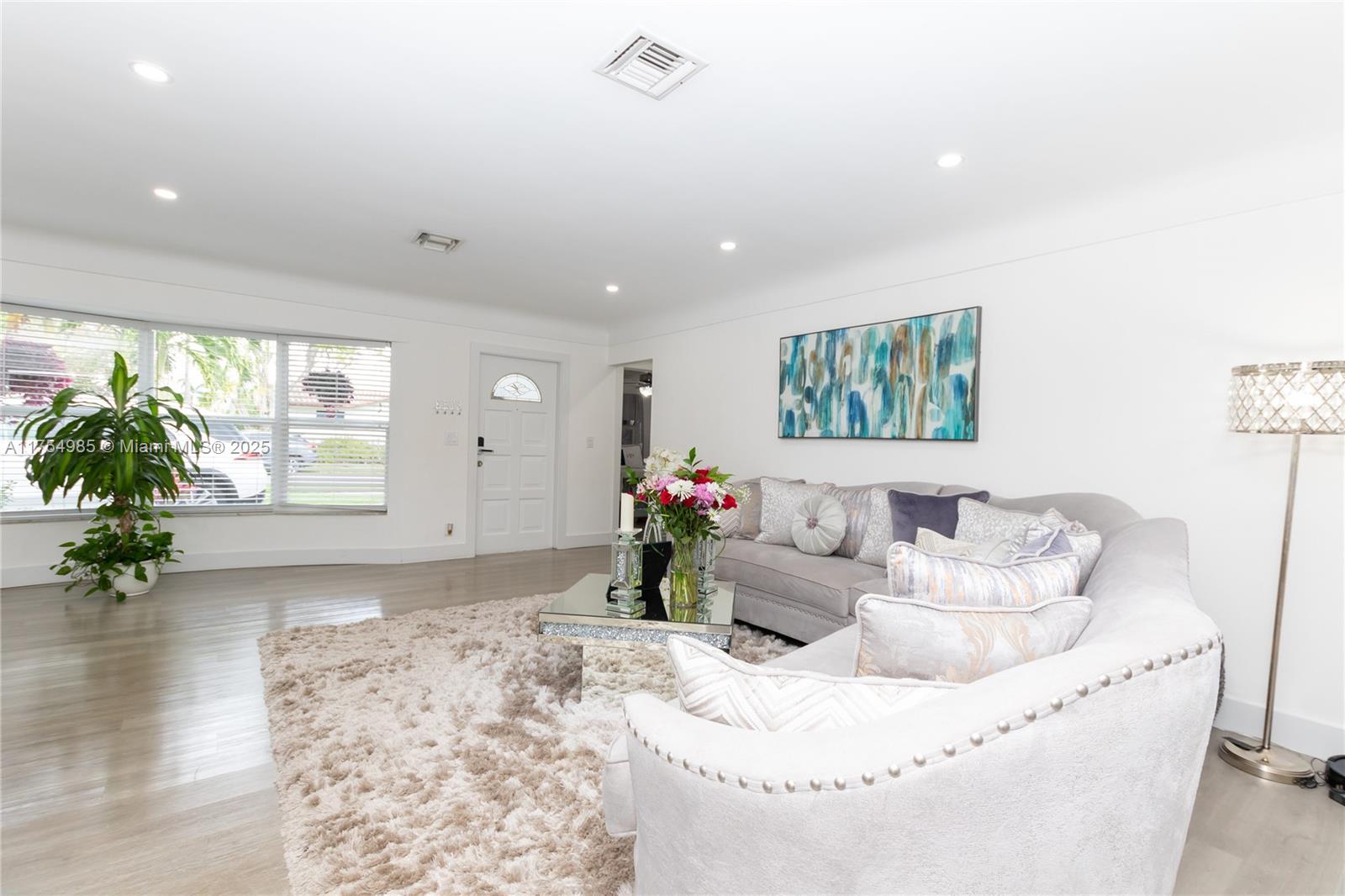 COUNTRY CLUB VILLAGE SEC - Residential Lease