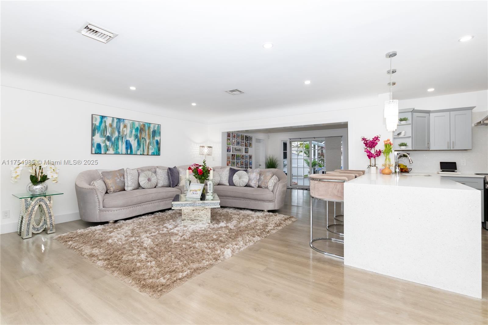 COUNTRY CLUB VILLAGE SEC - Residential Lease
