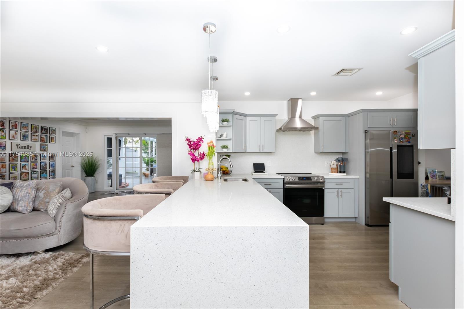 COUNTRY CLUB VILLAGE SEC - Residential Lease