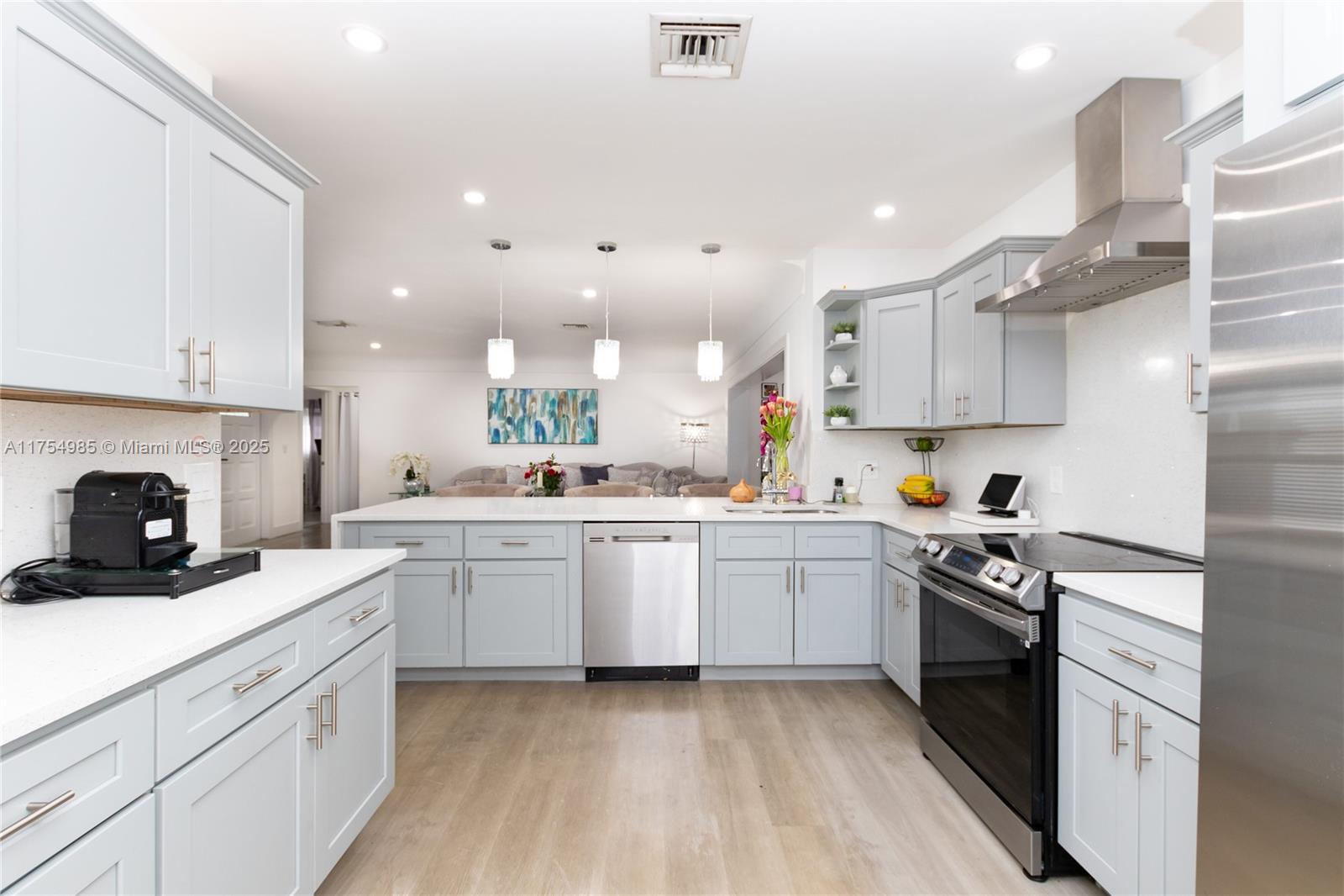 COUNTRY CLUB VILLAGE SEC - Residential Lease