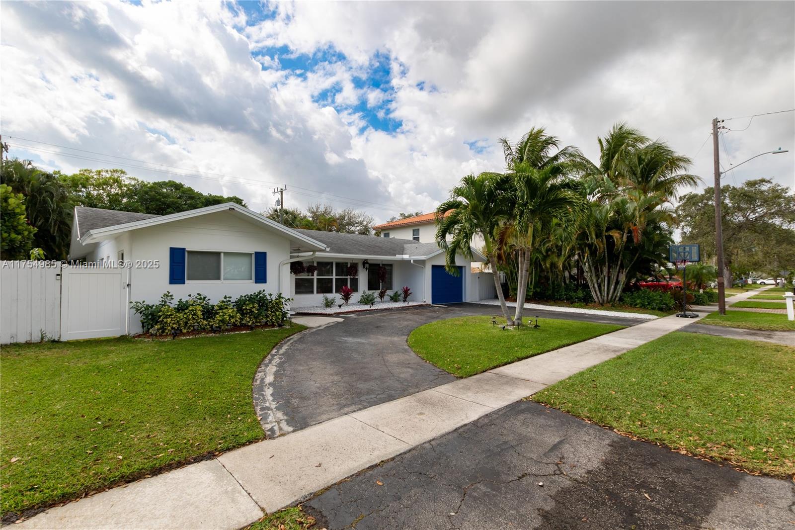COUNTRY CLUB VILLAGE SEC - Residential Lease