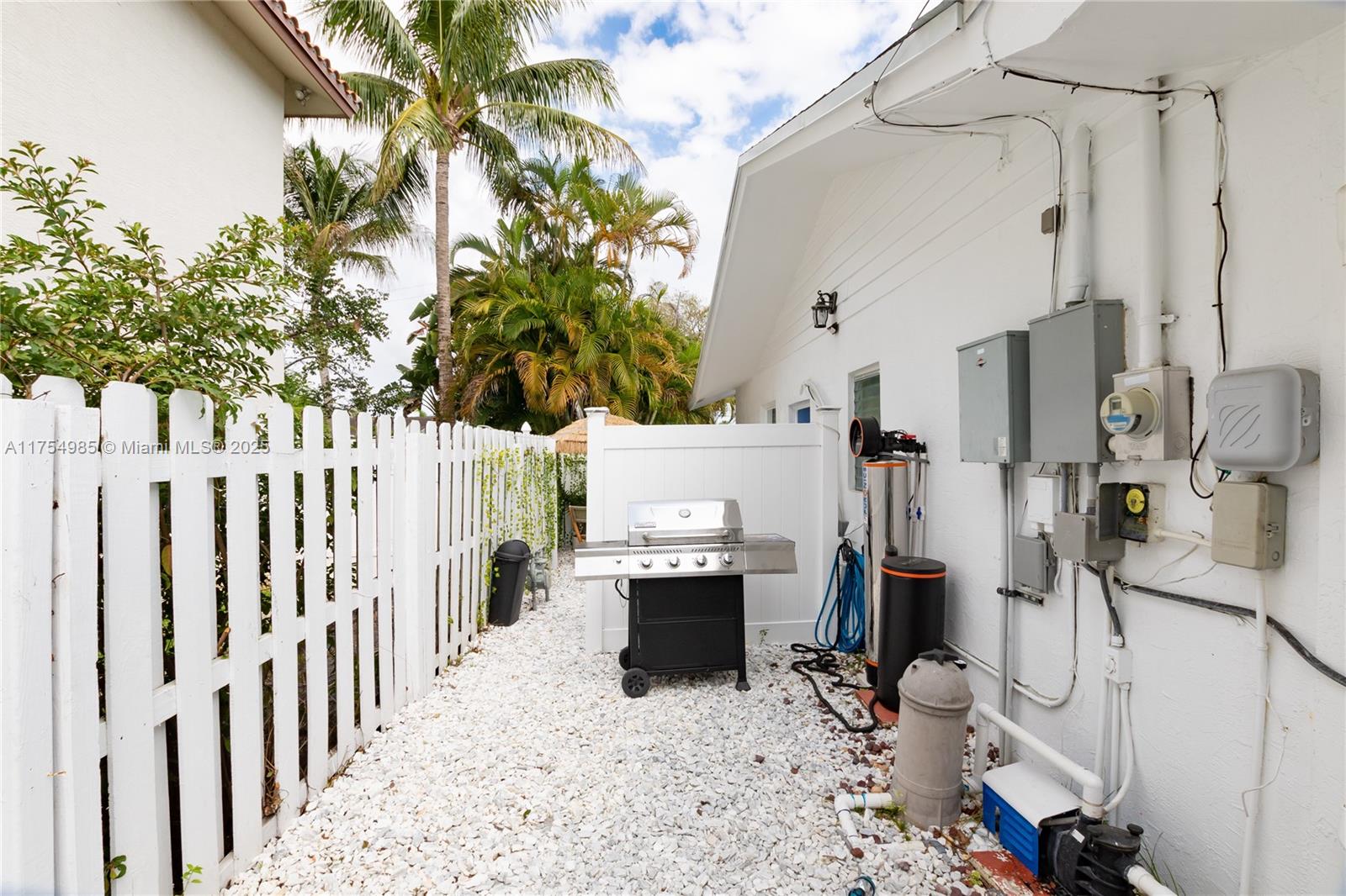 COUNTRY CLUB VILLAGE SEC - Residential Lease