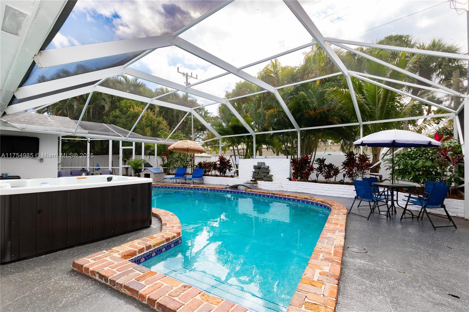 COUNTRY CLUB VILLAGE SEC - Residential Lease