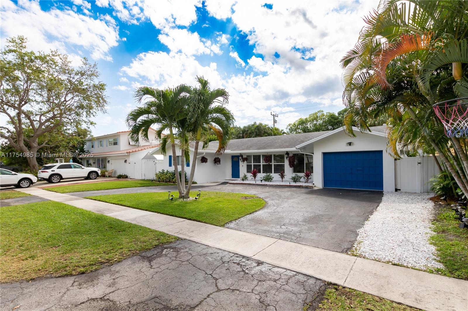 COUNTRY CLUB VILLAGE SEC - Residential Lease