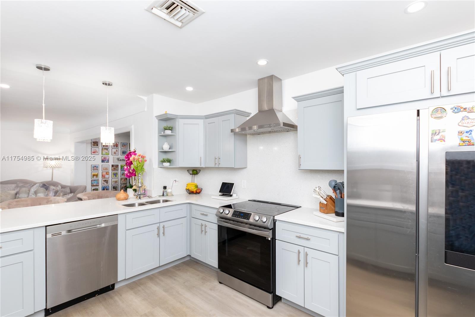 COUNTRY CLUB VILLAGE SEC - Residential Lease