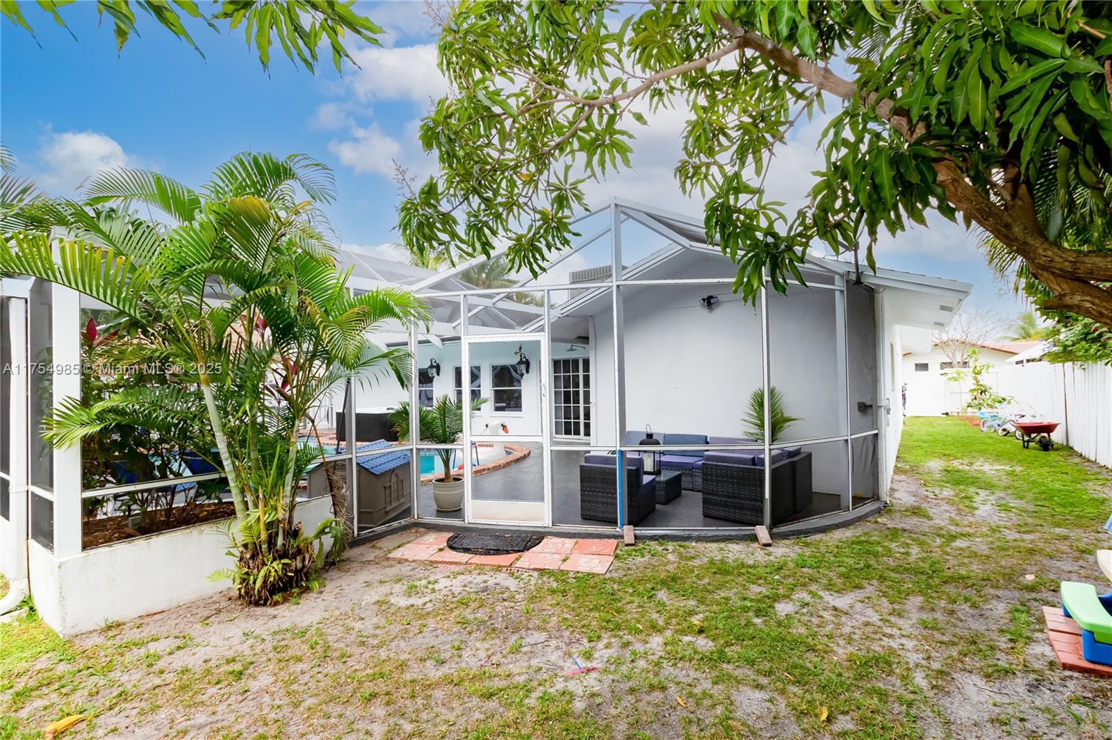 COUNTRY CLUB VILLAGE SEC - Residential Lease