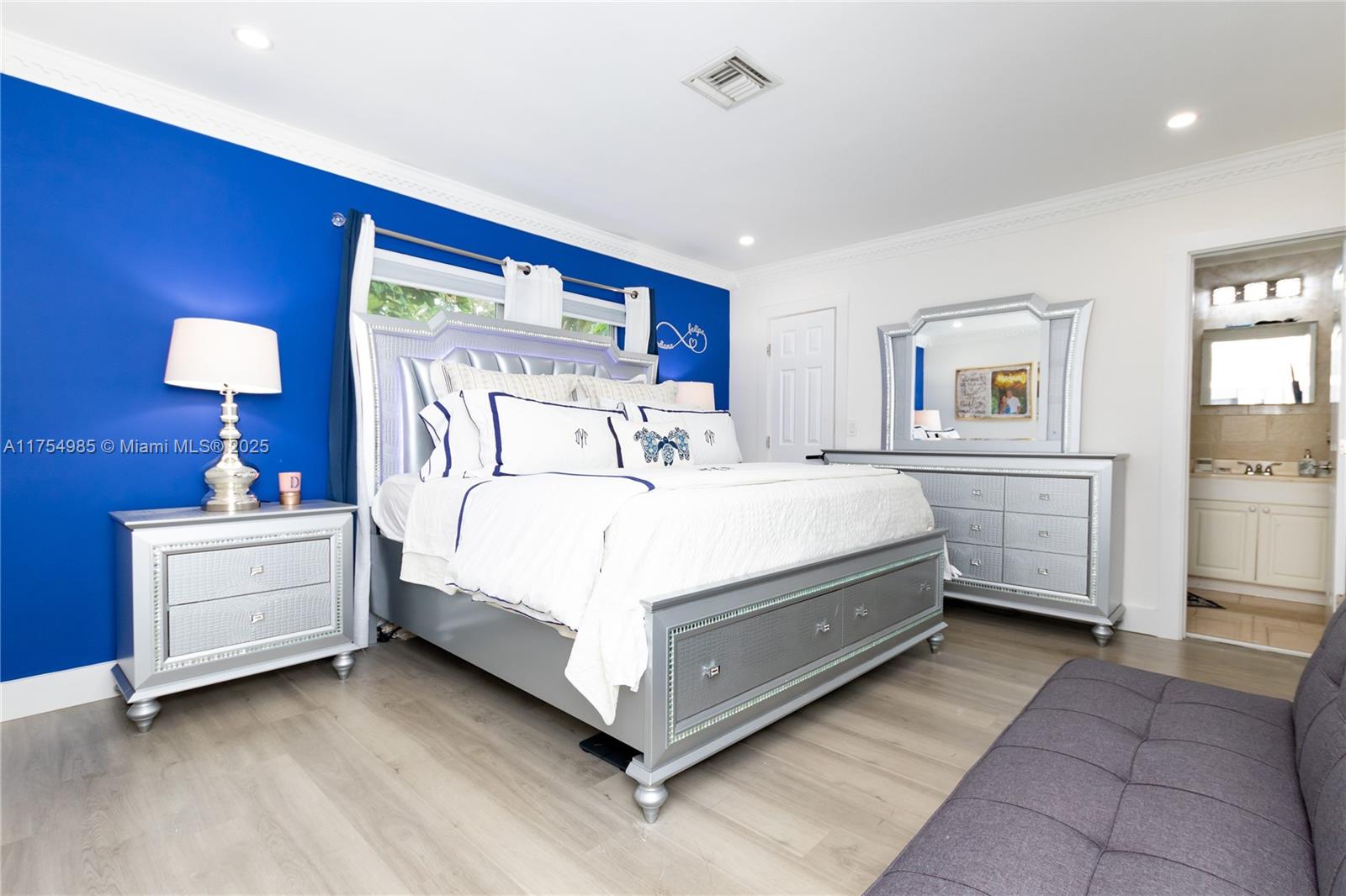 COUNTRY CLUB VILLAGE SEC - Residential Lease