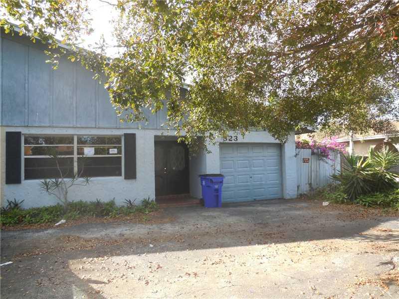 Amazing find in Margate. This 2 bedroom 2 bathroom Half Duplex is waiting for your personal touches. There is a yard in back. No HOA! This is a Fannie Mae Homepath property.