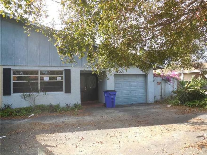 Amazing find in Margate. This 2 bedroom 2 bathroom Half Duplex is waiting for your personal touches. There is a yard in back. No HOA! This is a Fannie Mae Homepath property.