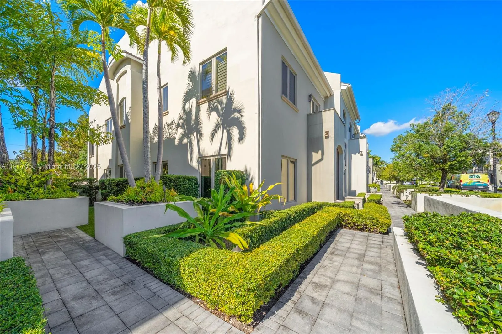 Miami, Florida 33143, United States, 3 Bedrooms Bedrooms, ,5 BathroomsBathrooms,Residential,Active,247049