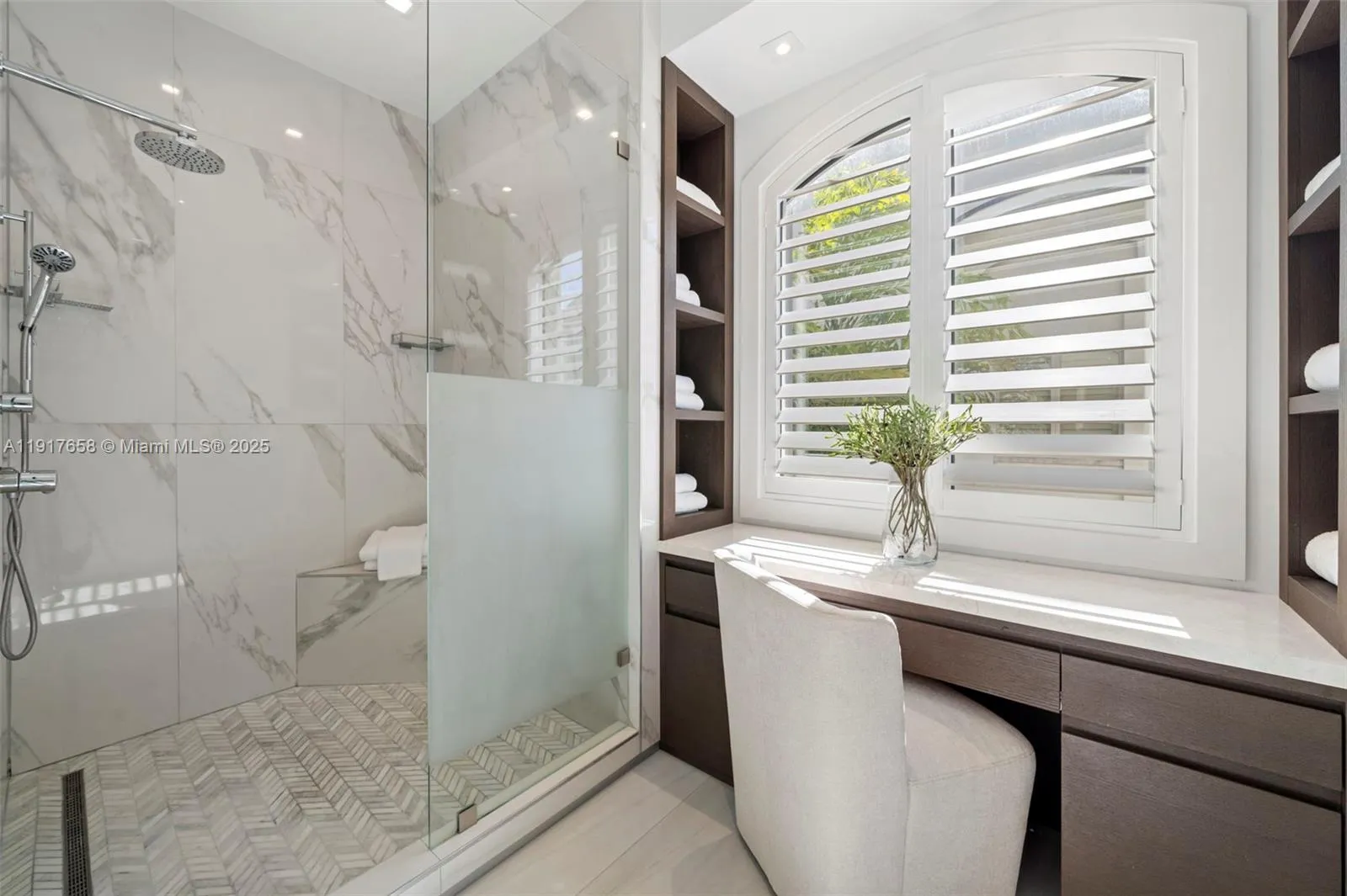 Miami, Florida 33143, United States, 3 Bedrooms Bedrooms, ,5 BathroomsBathrooms,Residential,Active,247049