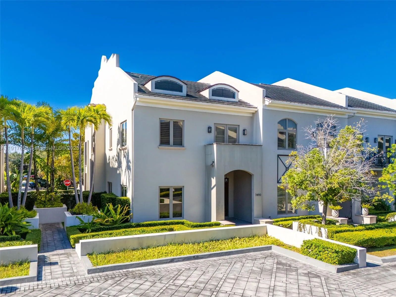 Miami, Florida 33143, United States, 3 Bedrooms Bedrooms, ,5 BathroomsBathrooms,Residential,Active,247049