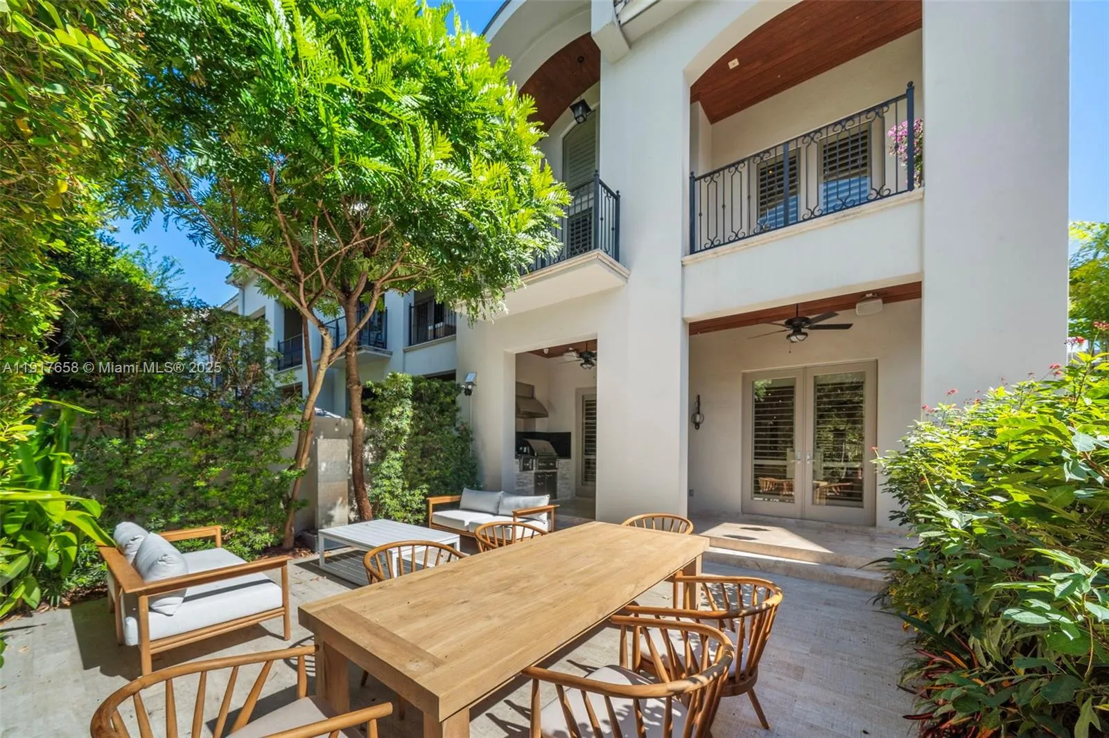 Miami, Florida 33143, United States, 3 Bedrooms Bedrooms, ,5 BathroomsBathrooms,Residential,Active,247049