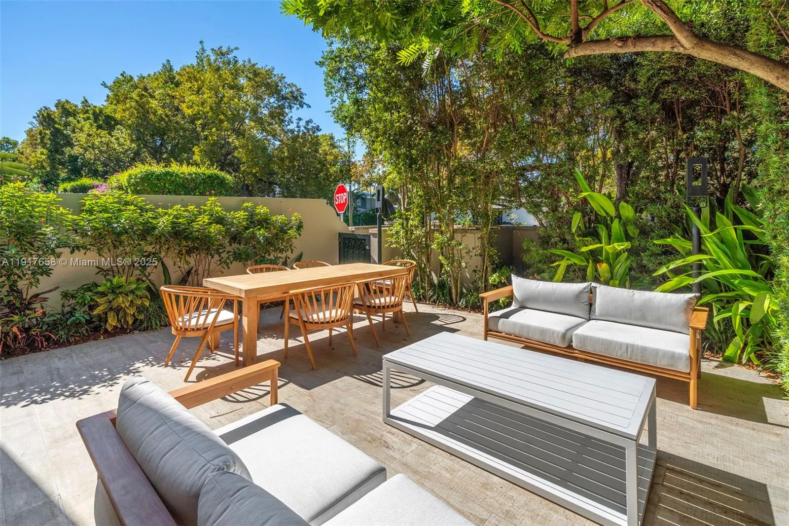 Miami, Florida 33143, United States, 3 Bedrooms Bedrooms, ,5 BathroomsBathrooms,Residential,Active,247049