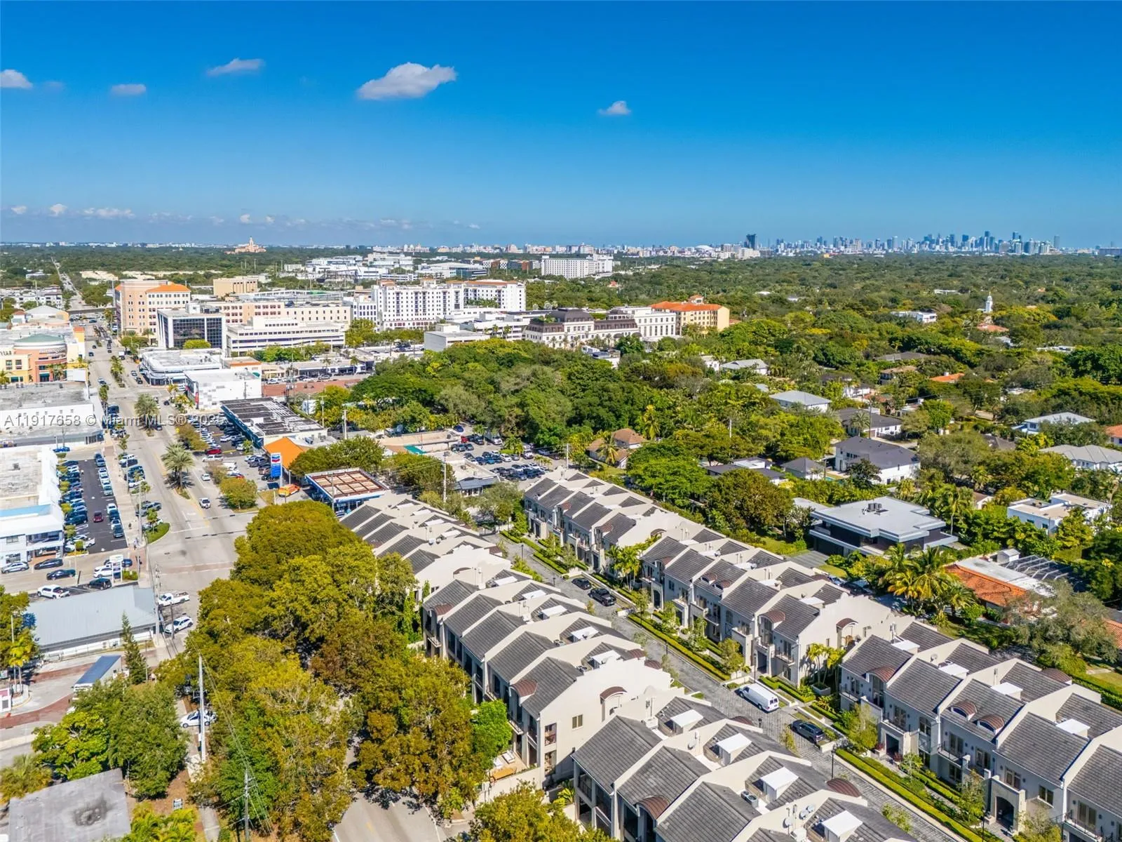 Miami, Florida 33143, United States, 3 Bedrooms Bedrooms, ,5 BathroomsBathrooms,Residential,Active,247049