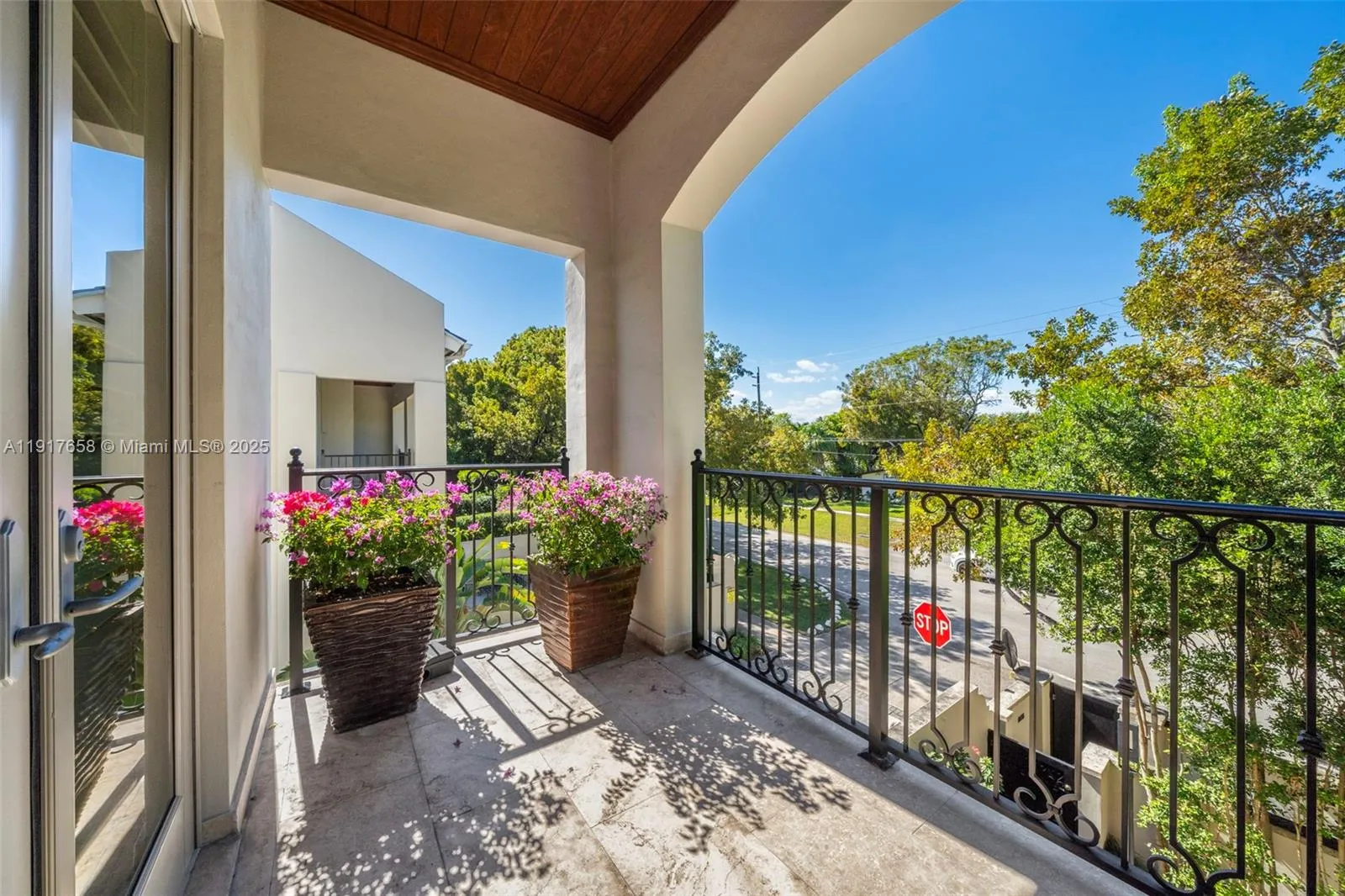 Miami, Florida 33143, United States, 3 Bedrooms Bedrooms, ,5 BathroomsBathrooms,Residential,Active,247049