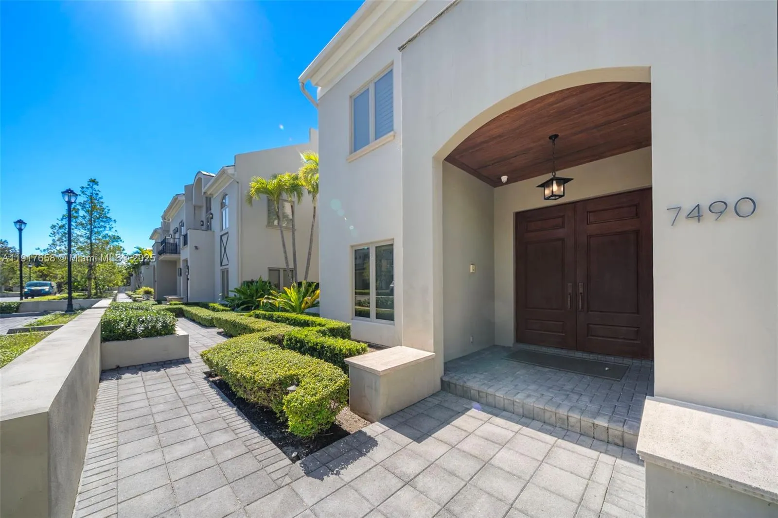 Miami, Florida 33143, United States, 3 Bedrooms Bedrooms, ,5 BathroomsBathrooms,Residential,Active,247049