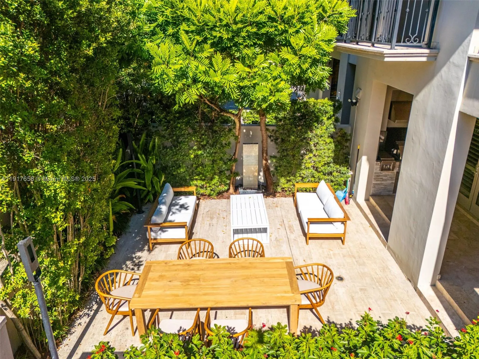 Miami, Florida 33143, United States, 3 Bedrooms Bedrooms, ,5 BathroomsBathrooms,Residential,Active,247049