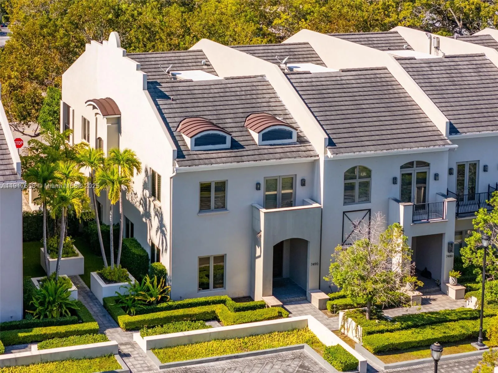 Miami, Florida 33143, United States, 3 Bedrooms Bedrooms, ,5 BathroomsBathrooms,Residential,Active,247049