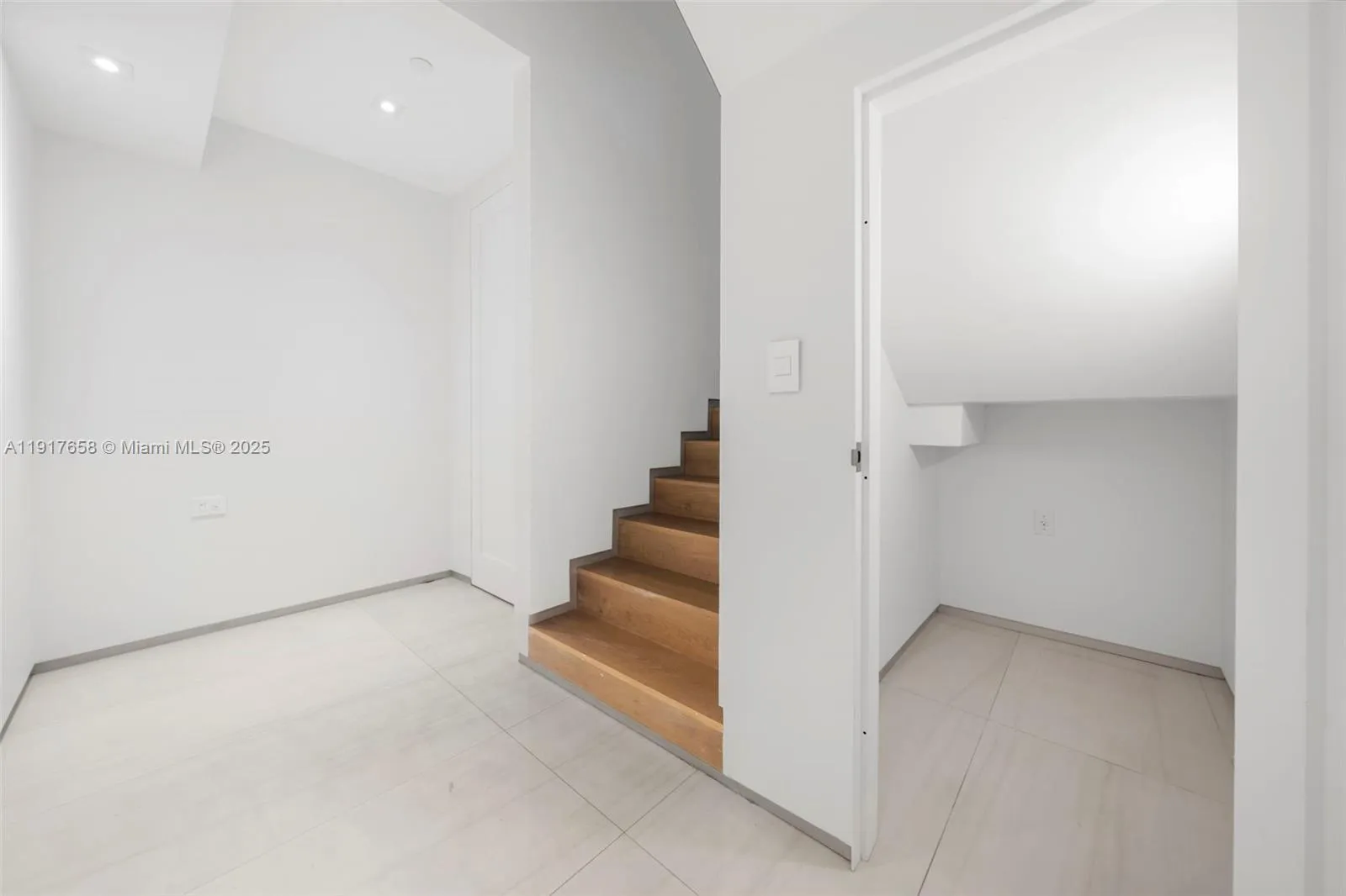 Miami, Florida 33143, United States, 3 Bedrooms Bedrooms, ,5 BathroomsBathrooms,Residential,Active,247049