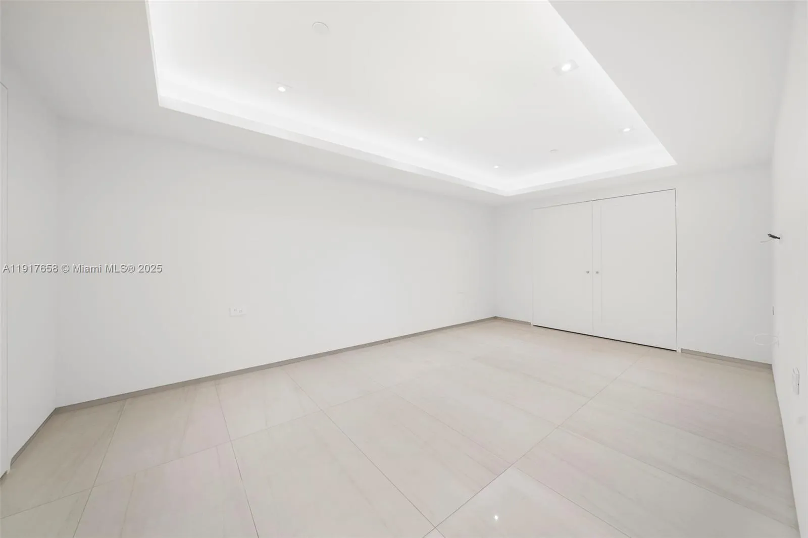 Miami, Florida 33143, United States, 3 Bedrooms Bedrooms, ,5 BathroomsBathrooms,Residential,Active,247049