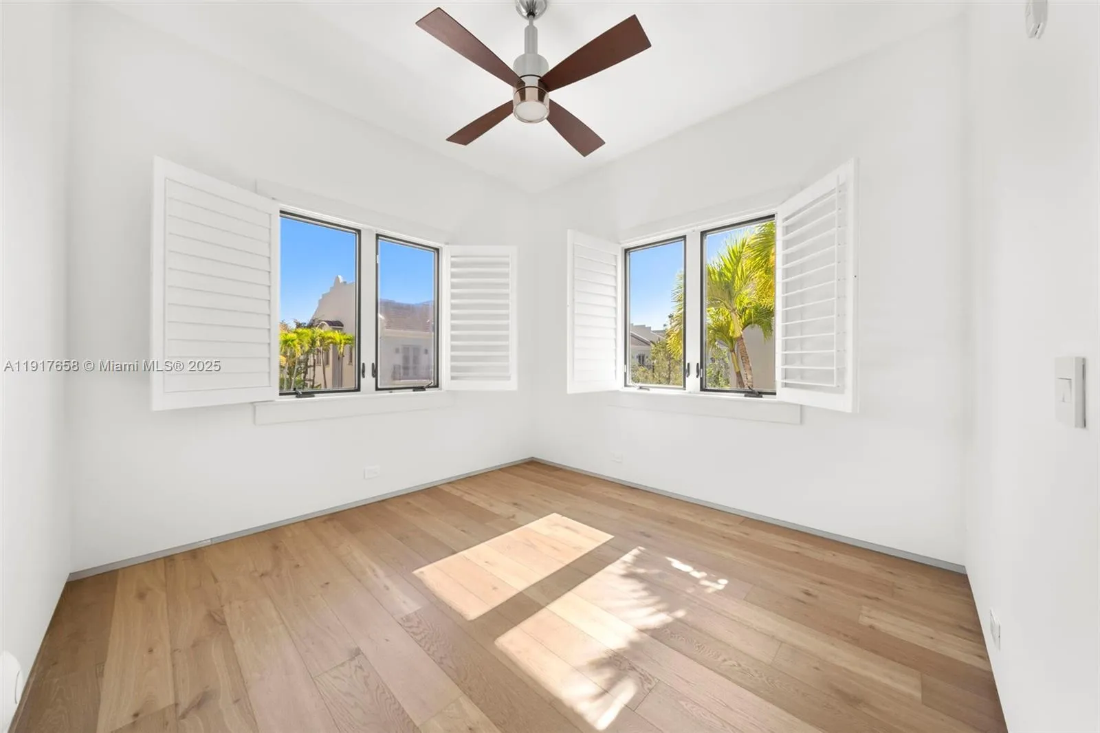 Miami, Florida 33143, United States, 3 Bedrooms Bedrooms, ,5 BathroomsBathrooms,Residential,Active,247049