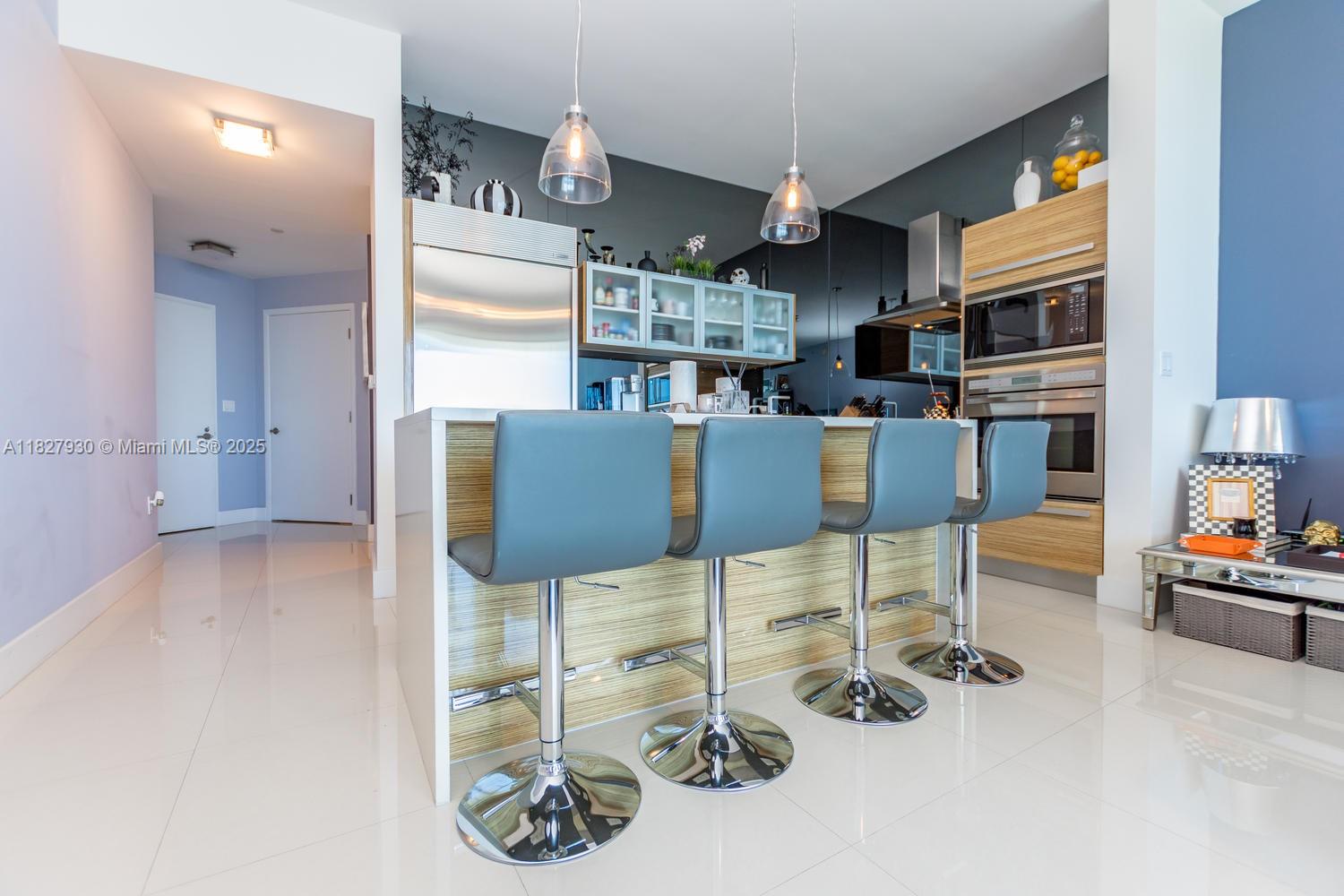 PARAMOUNT BAY - Residential