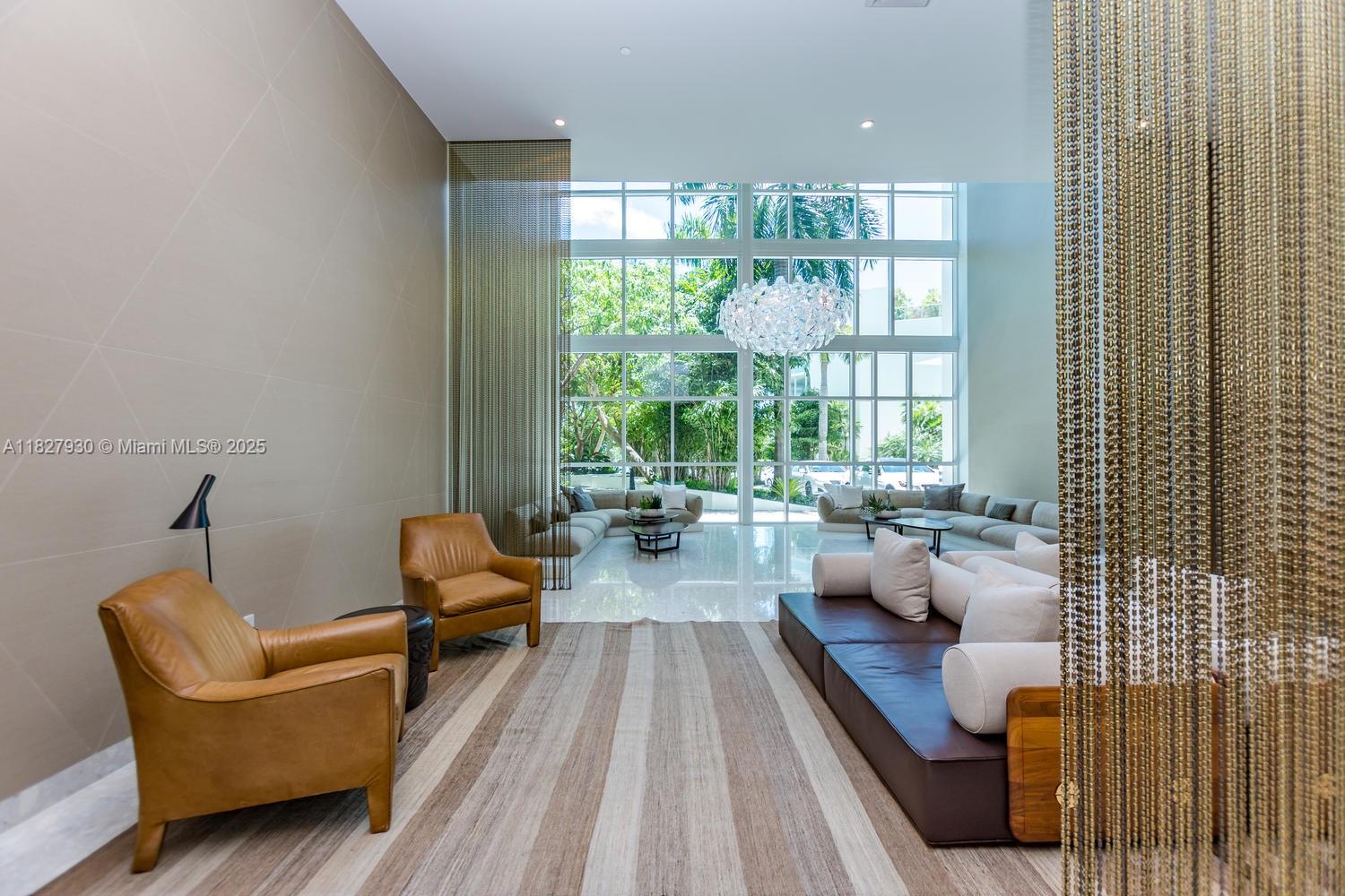 PARAMOUNT BAY - Residential