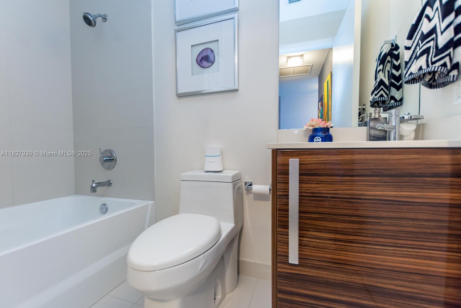 PARAMOUNT BAY - Residential