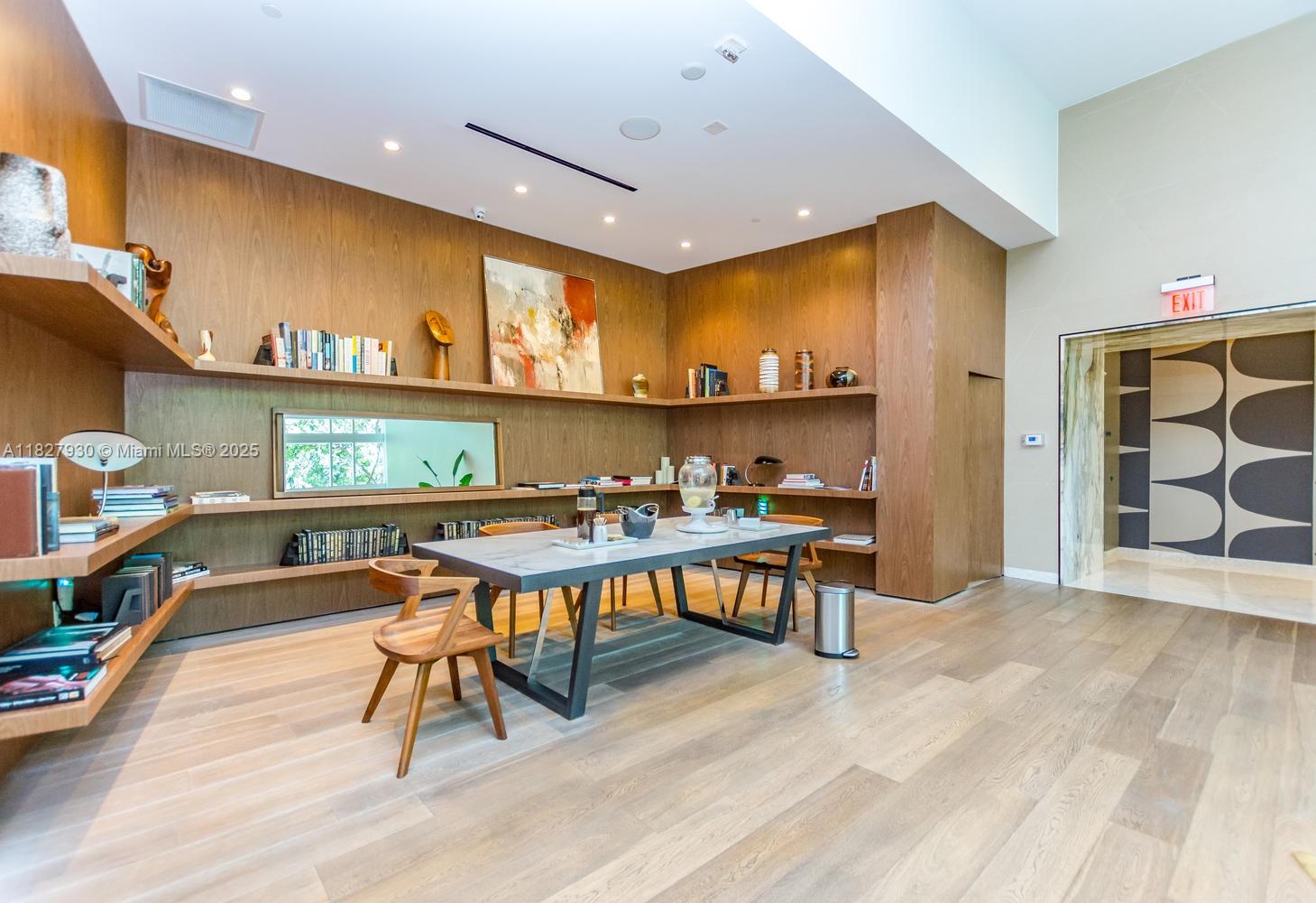 PARAMOUNT BAY - Residential