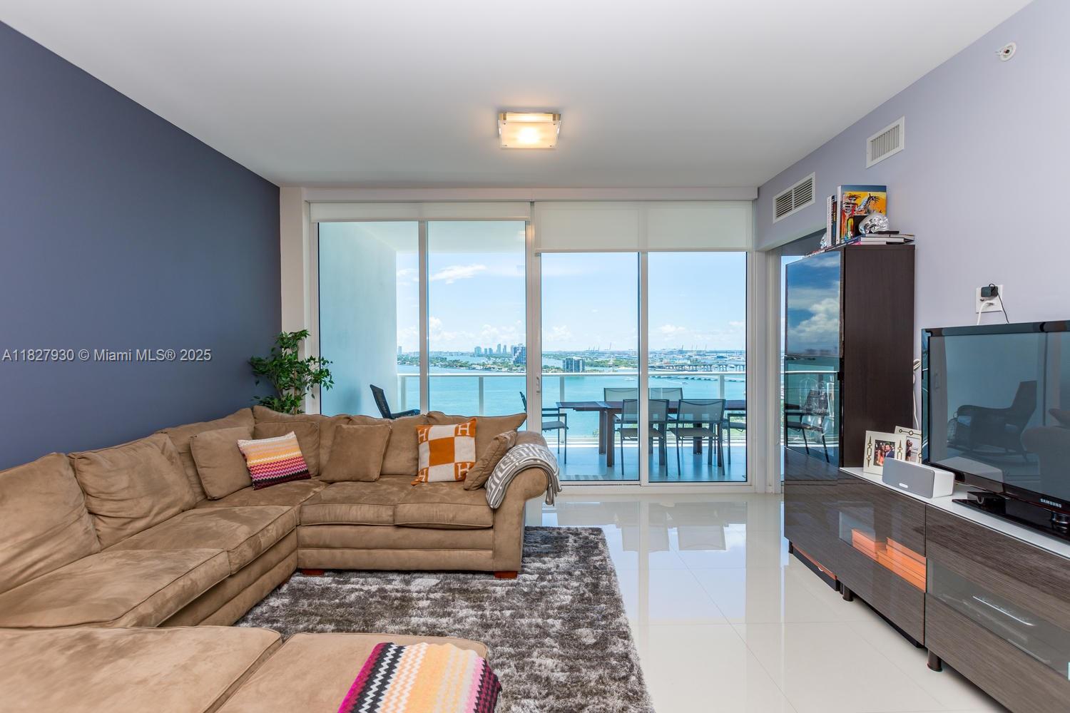 PARAMOUNT BAY - Residential